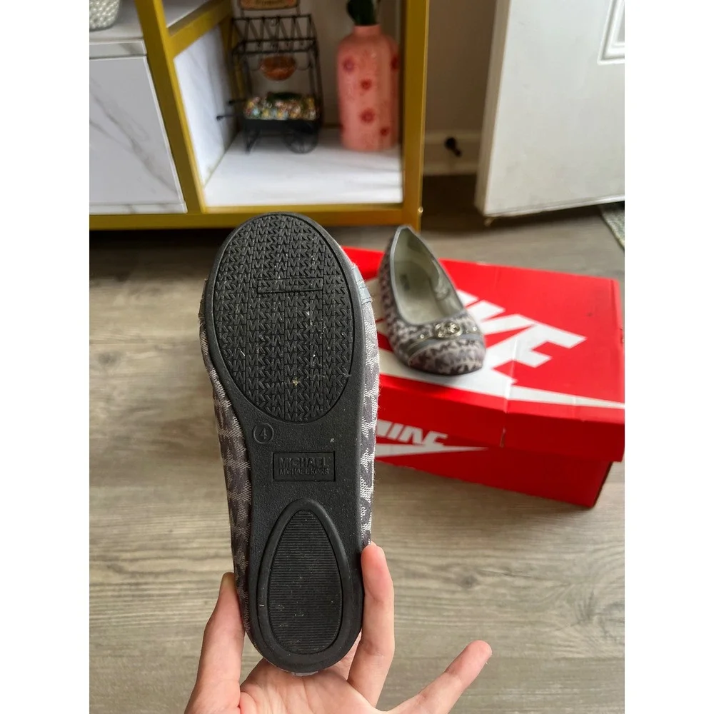 Michael Kors Tori Drew 2 Girls Grey Ballet Flats Size 4